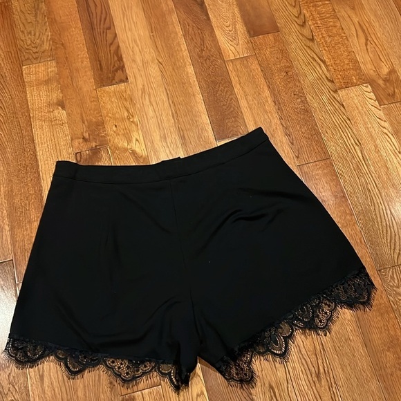 SHEIN dressy shorts lace detail Sz 2XL - Picture 9 of 10